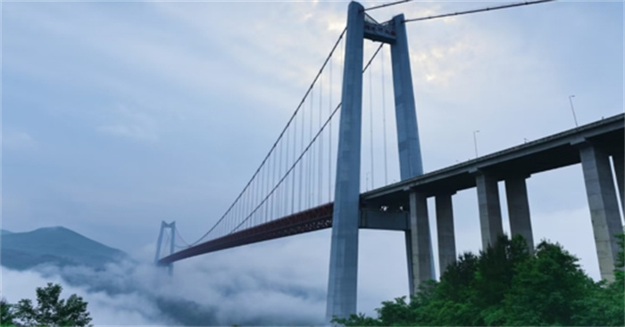 世界上最高的桥梁 我国的北盘江大桥（最高桥梁）