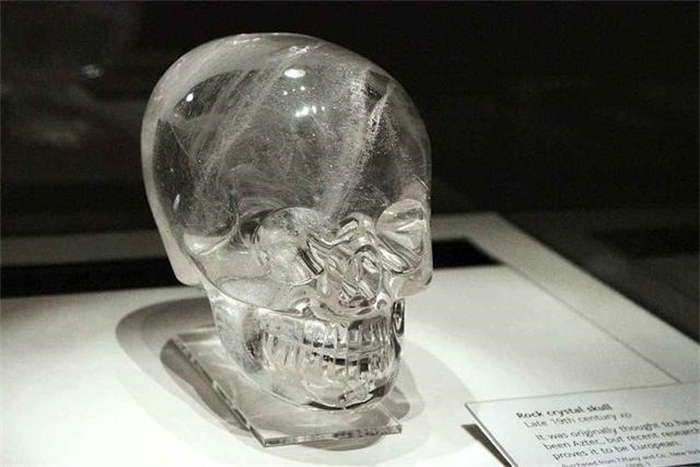 水晶头骨未解之谜：第一颗头骨被认为是最完美  后来的可能是假的