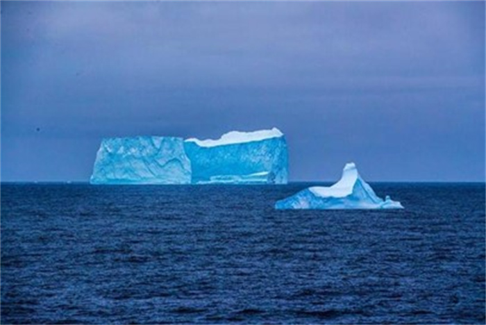 南极未解之谜：外星地基和巨兽目击事件是真的吗