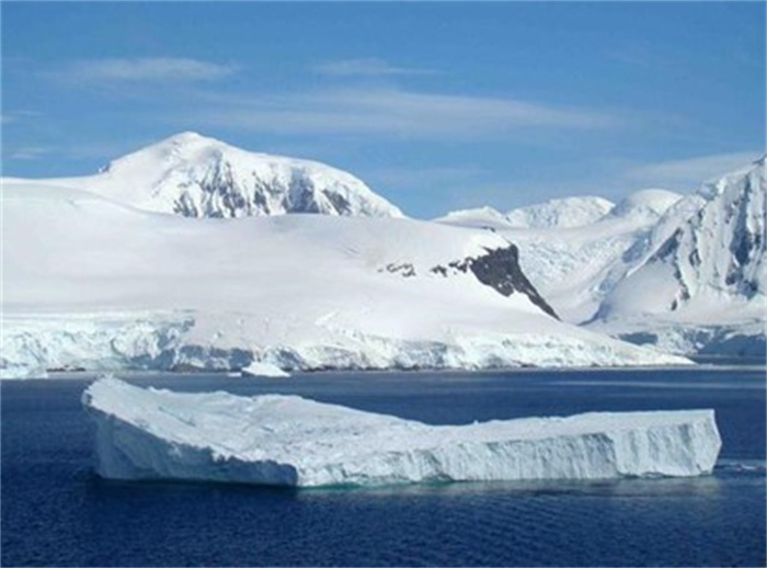 南极未解之谜：外星地基和巨兽目击事件是真的吗