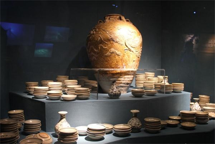 渔民发现明朝沉船 运载价值10亿的瓷器 考古家：私人不得拥有