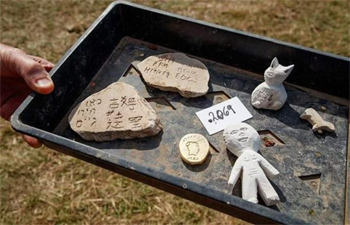 英国考古发现1600年前文物 写有我国文字 我国古人去过英国