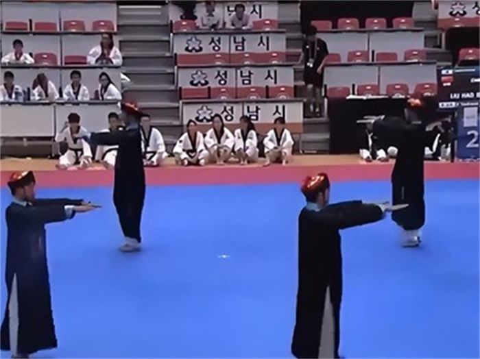 世界跆拳道大赛 中国队跳“僵尸舞”成为场上焦点