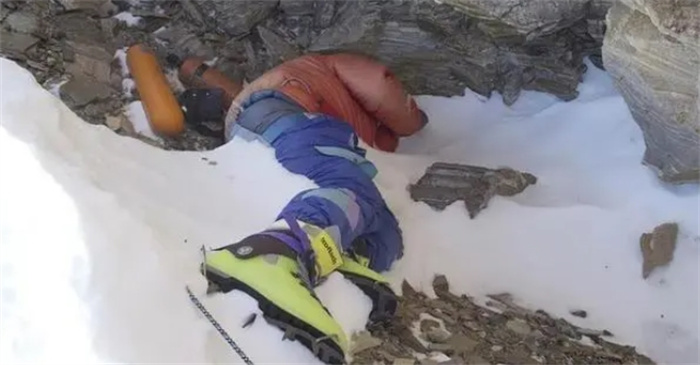 珠峰著名遇难者：绿靴子、睡美人、休息者，为何20多年无人掩埋？