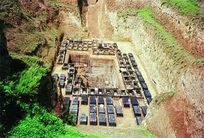 76年陕西发现186人陪葬古墓，十年挖掘发现其棺椁级别至今罕见！