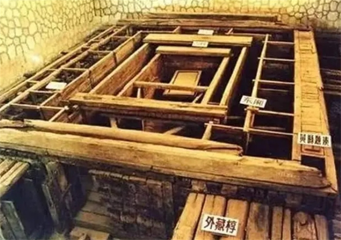 76年陕西发现186人陪葬古墓，十年挖掘发现其棺椁级别至今罕见！