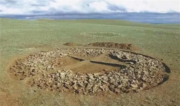 19年青海挖出吐蕃国王墓，惊现“共命人”，暗格出土金器价值百亿