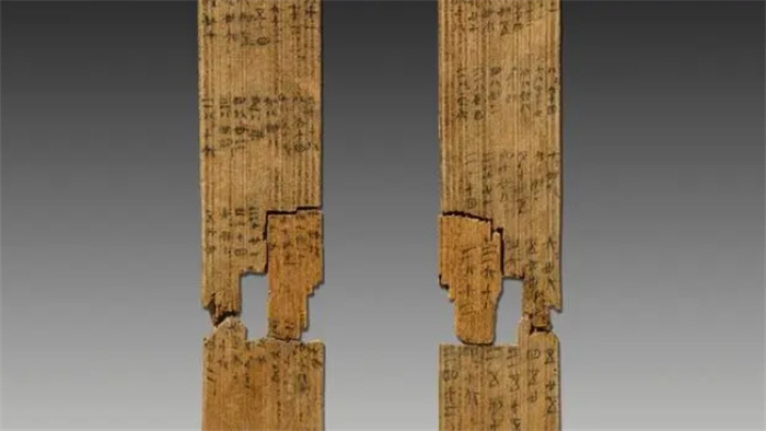 湖南枯井挖出秦朝竹片，实为20万字古籍，西方学者：这根本不可能
