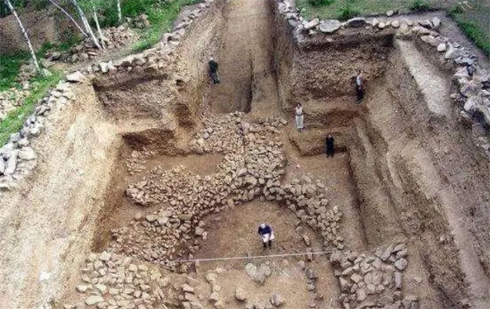 匈奴王墓被发现，墓中出土“活人”，考古家：令人发指，注定灭亡
