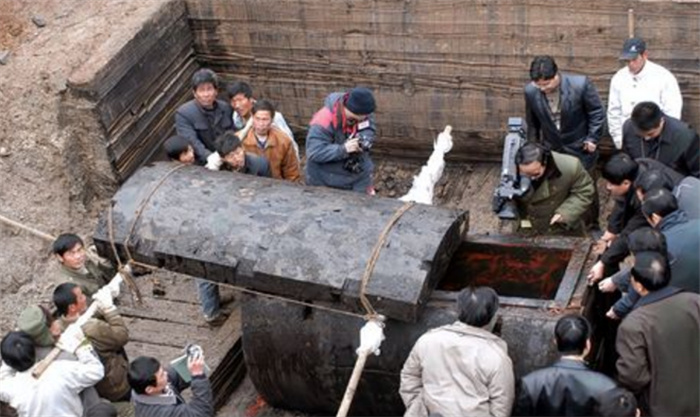 南京找到一座古墓 让专家忍不住骂人（合葬墓穴）