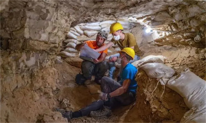 考古：以色列死海旁挖出完好无损的一万年前的篮子