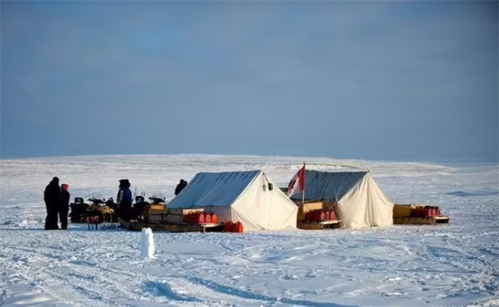 人类最北定居点：8个月没太阳或没黑夜，气温-30°，生活着上百人
