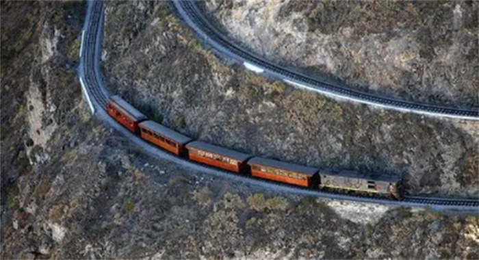 最危险的铁路：总工程师在内 超2000人丧生 需中途人工变更铁轨