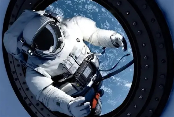 航天员在空间站里，为何会被禁止“放屁”？太空放屁有多可怕？