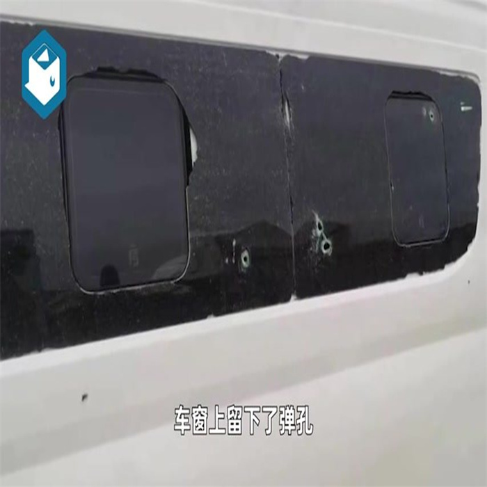 中方车队遇枪击 车窗留下多个弹孔 似针对中方工程师