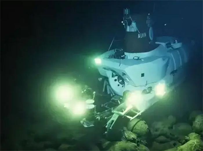 地球上只有人类生存的这一个空间吗？万米深海下科学家发现了这个