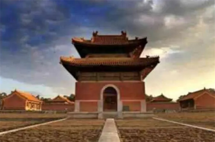 许多清朝皇帝的墓打开一看已经空空如也，但雍正的墓是个例外？
