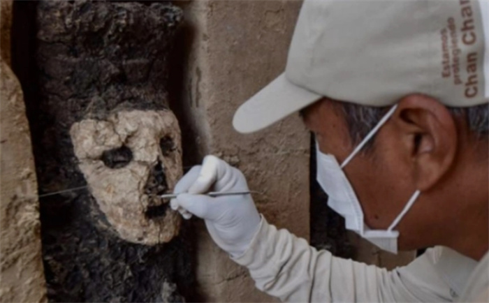 南美挖掘到三千年前的古墓 文物上居然有汉字