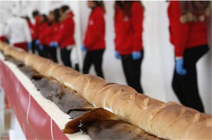 世界上最长的面包 来自于墨西哥制作（最长面包）