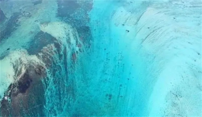 世界上最震撼的奇观，瀑布竟隐藏在海底之下，每秒倾泻50亿吨海水