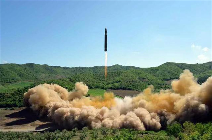 朝鲜宣布发射两枚弹道导弹 借此机会给美国施压