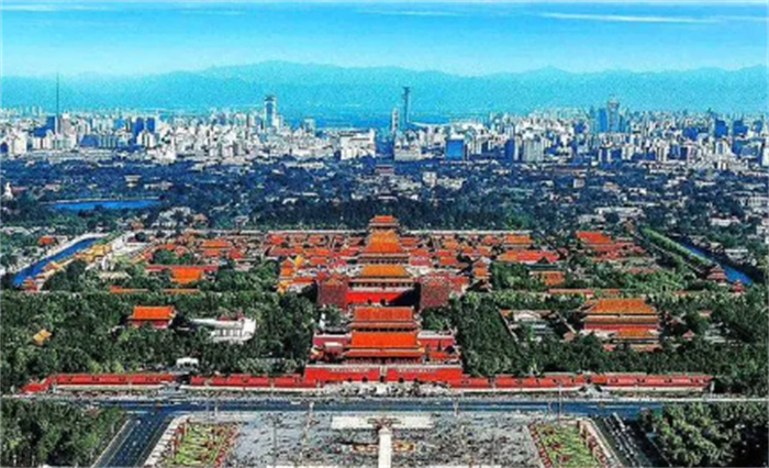 北京城池宫殿的壮美秩序 始终围绕着一条子午线 即中轴线
