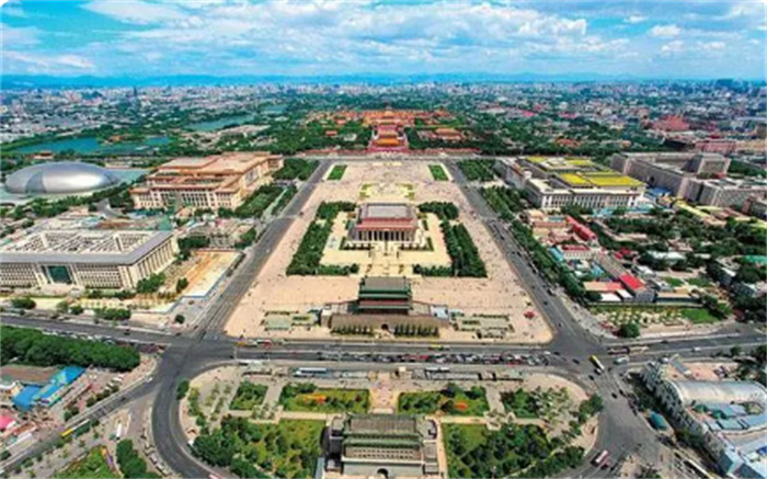 北京城池宫殿的壮美秩序 始终围绕着一条子午线 即中轴线