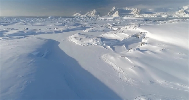 南极冰层隐藏着坠毁UFO 卫星拍到奇怪结构 它究竟是什么