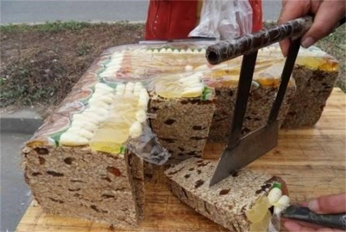 曾经火爆全国的“新疆切糕”  为何突然消失了  原因你肯定想不到