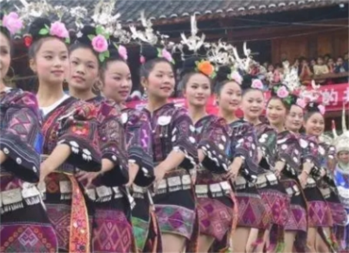 中国最奇怪的“民族”，全族不嫁不娶，繁衍方式非常特殊！