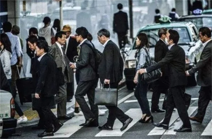 为什么中国人去日本工作，一年时间就与日本女孩结婚呢？