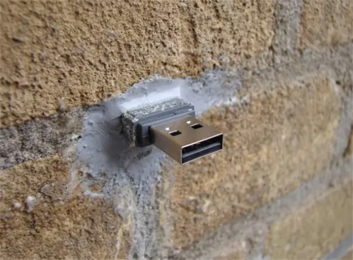 美国街头出现神秘USB接口，到底有什么作用？测试后终于知道了！