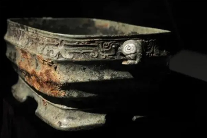 遂公盨：一件锈迹斑斑的西周“青铜饭盒”，98字铭文歌颂大禹功绩