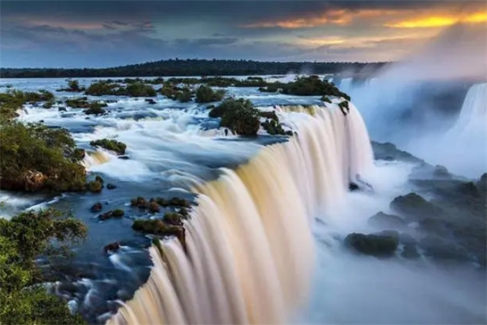 世界上八大瀑布之最，全球最宽最深最大的瀑布分别在哪里？