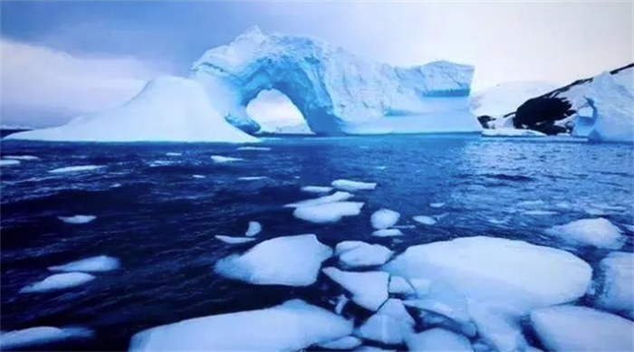 地球的眼泪：冰川消融引起的海平面上升对人类和生态的影响
