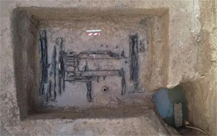 河南出土的大型墓葬 发现了绝世珍宝（墓葬宝物）