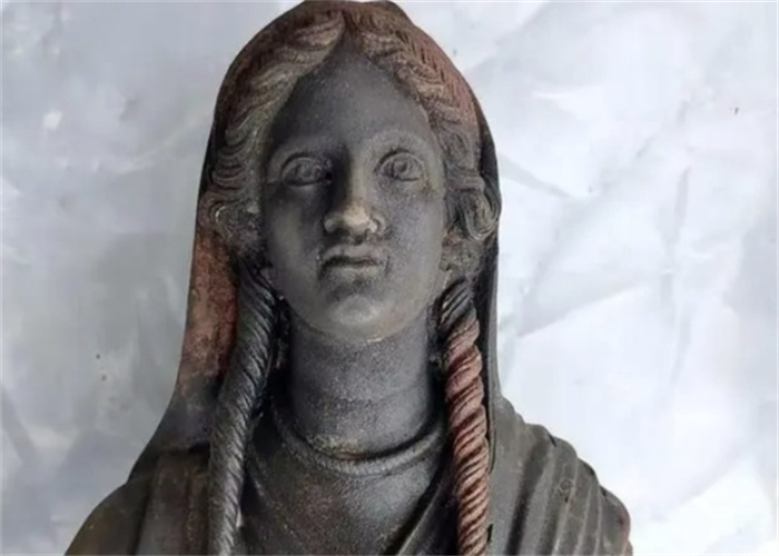 意大利出土2000年前青铜雕像：奇特现象再现，西方考古令人质疑