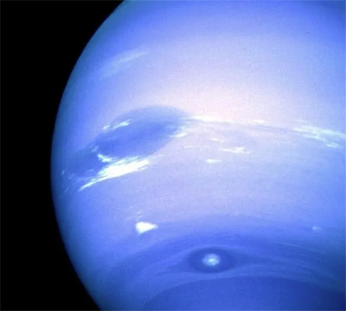 海王星云层快速消失，冥王星轨道异常，太阳系边缘发生了什么？