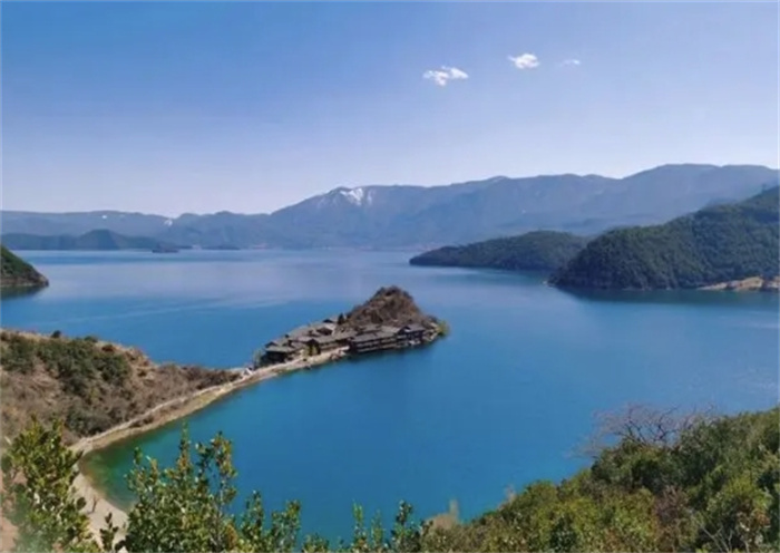 中国十大最美湖泊排行，梦幻般的人间仙境，仅新疆就有