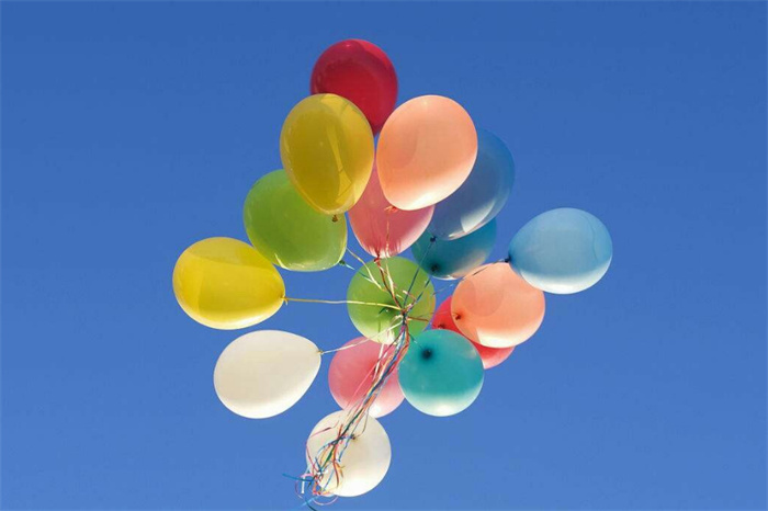用氢气球飞上天空的人 最后怎么样了（脑洞大开）
