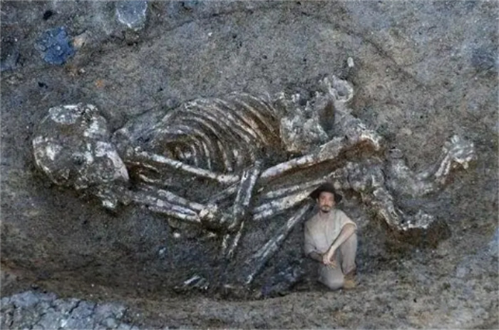 陕西出土4000年古墓 难道是巨人的墓葬（巨人墓葬）