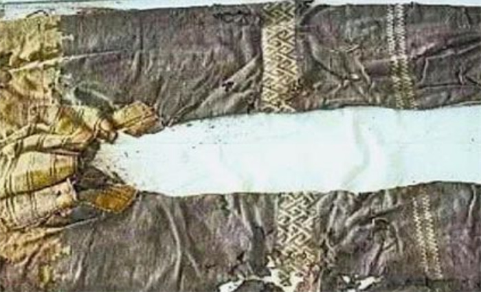 新疆发现两千年前的裤子 外形让人诧异（古代衣着）