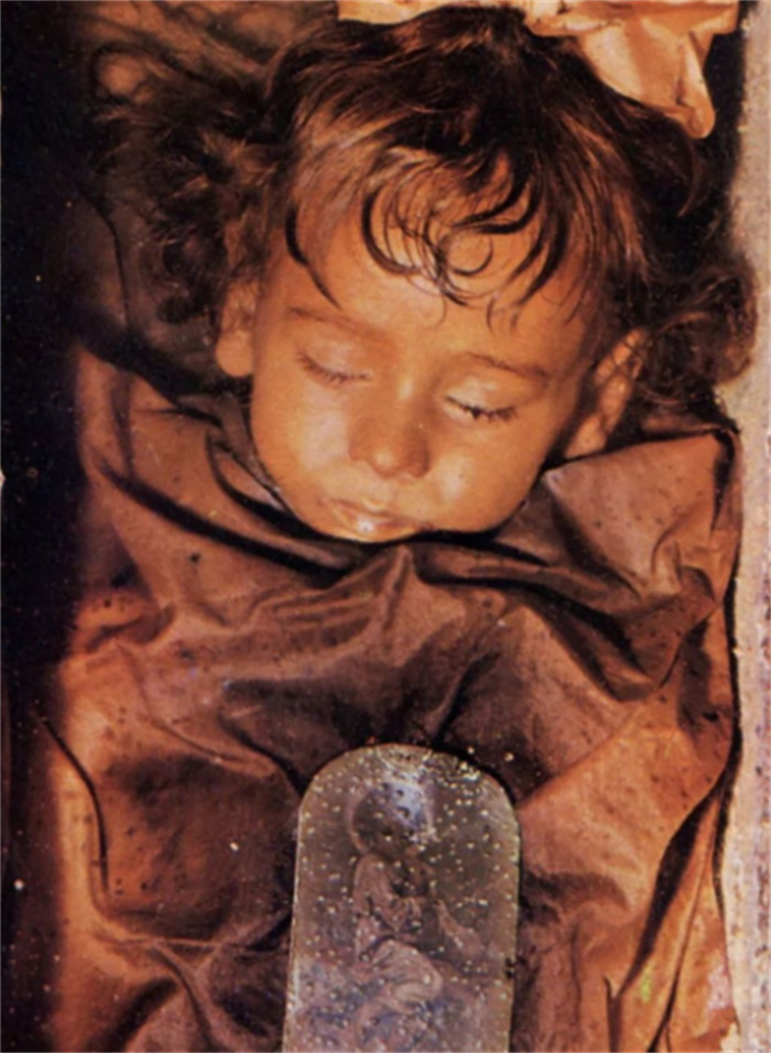100多岁的洋娃娃女孩 世界上最漂亮的木乃伊（不腐女孩）
