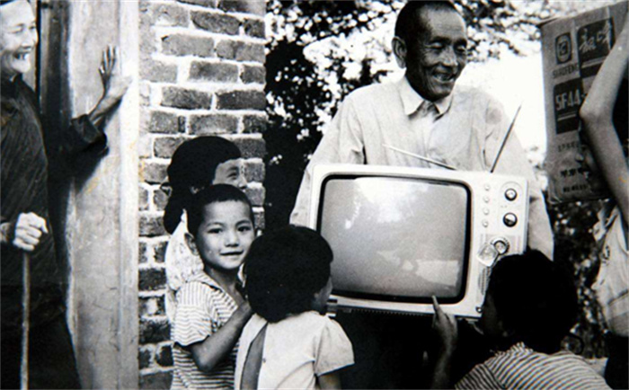 最早出现的电视机 发明过程很艰难（最早电视）