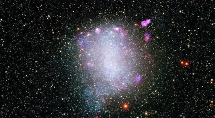 银河系中心的奇葩恒星  质量是太阳的15倍  随时可能被黑洞吞噬