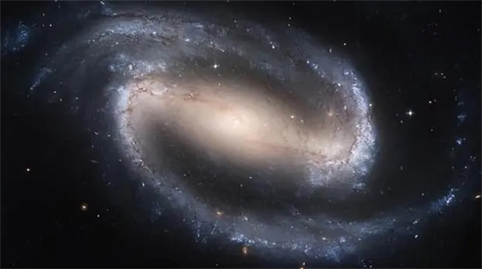 连光都要跑几百亿年，太空中的望远镜，为啥能瞬间看到星系？