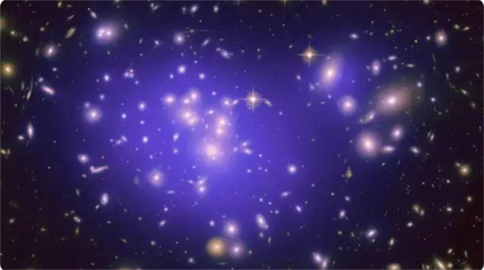 宇宙正在发烧  科学家猜测可能和暗物质有关  银河系也受影响