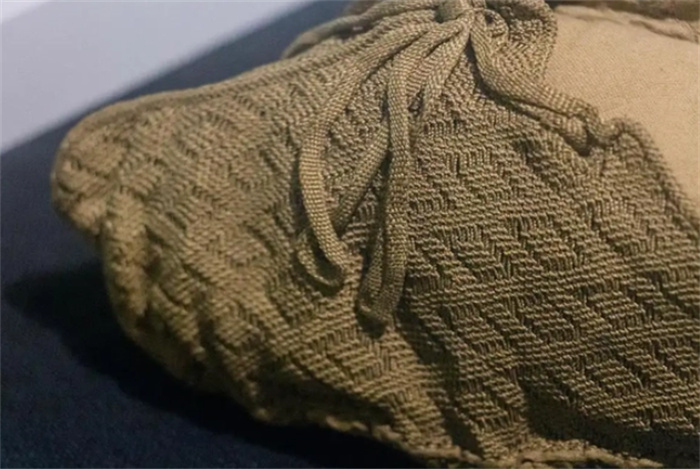 近千年前的一双编织鞋 和如今大牌十分相似（古代鞋子）