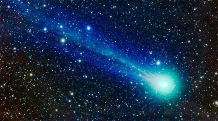 直径60公里，太阳系内的大型彗星正在分裂，播撒生命的种子