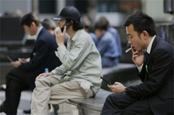 日本抽烟的人很多 为啥他们能长寿（日本烟民）